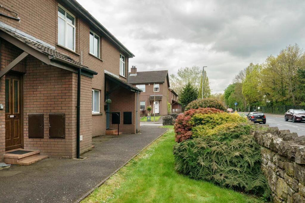 Appartement And Stylish 2 Bedroom Ravenhill Road Flat *