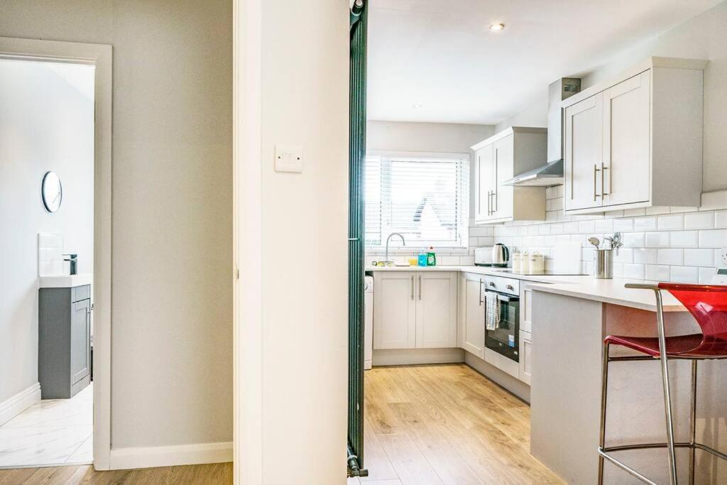 Appartement And Stylish 2 Bedroom Ravenhill Road Flat *