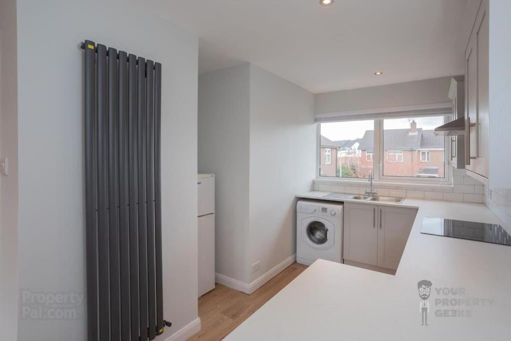 Appartement And Stylish 2 Bedroom Ravenhill Road Flat *