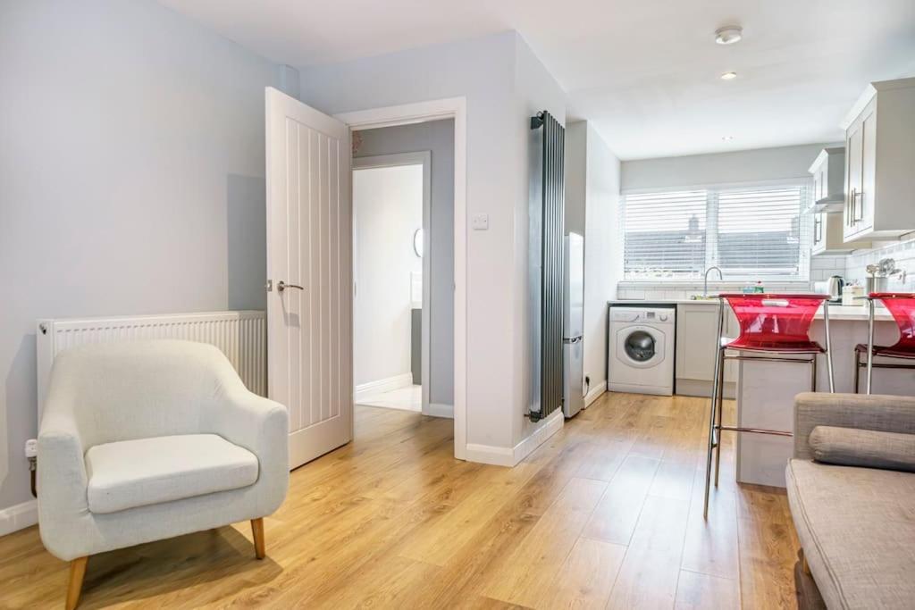 Appartement And Stylish 2 Bedroom Ravenhill Road Flat